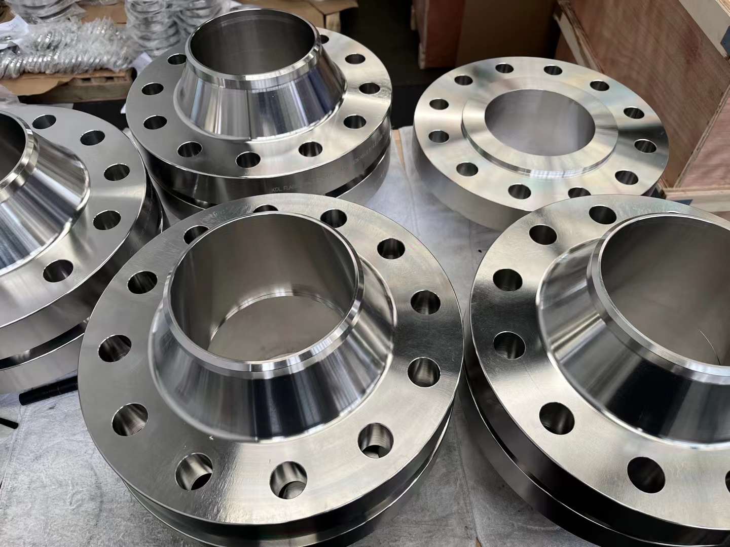 ANSI JIS ASME DIN ISO GB JPI Compliant Stainless Steel Weld Neck Pipe Flange in Class 150 300 600 SCH40 Standards