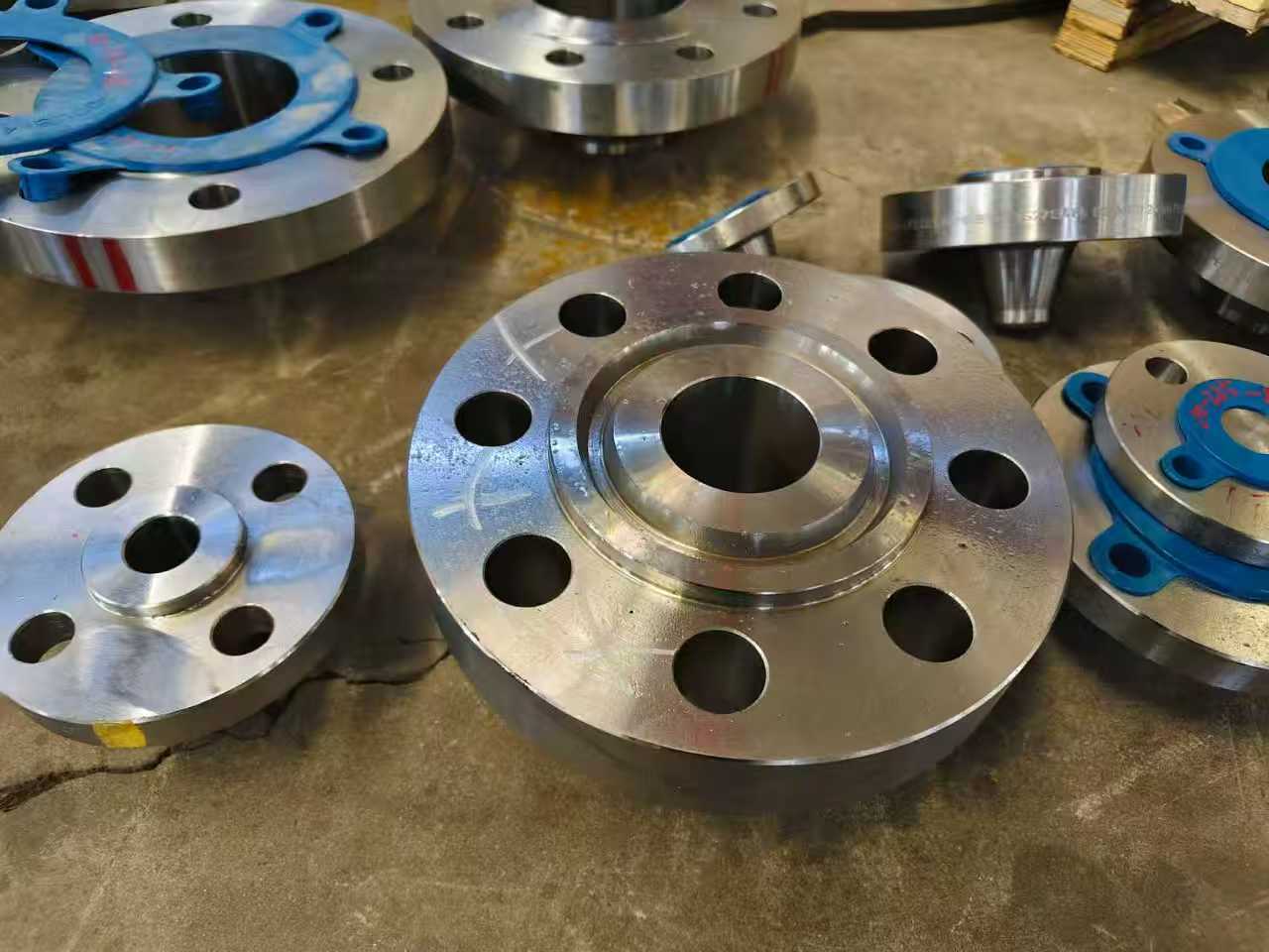 Customized ANSI Carbon Steel/Stainless Steel Round Flange Class 150/300/600/900/1500/2500 for Oil &amp; Gas Industry API Certified