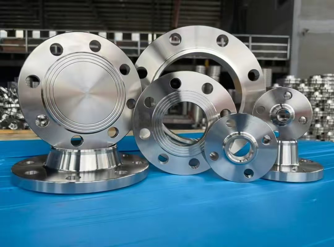Customized ANSI Carbon Steel/Stainless Steel Round Flange Class 150/300/600/900/1500/2500 for Oil &amp; Gas Industry API Certified